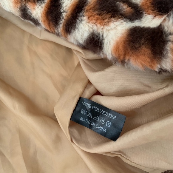 Fuzzy and soft cheetah jacket - Picture 8 of 9